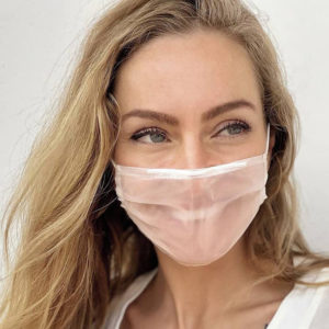mascarilla en mujer transparente asister